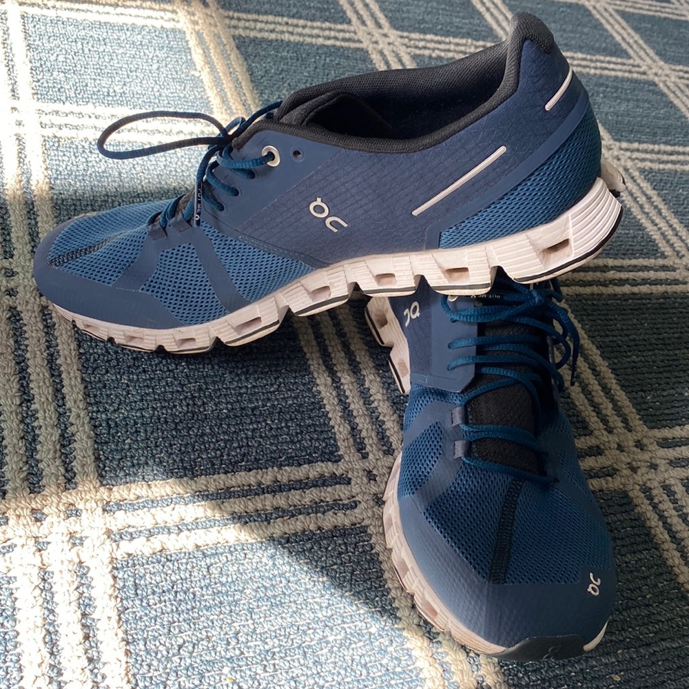 MENS on cloud shoes !! worn gently